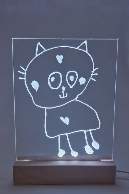 Personlig akryllampe med din egen tegning – håndlaget i Norge